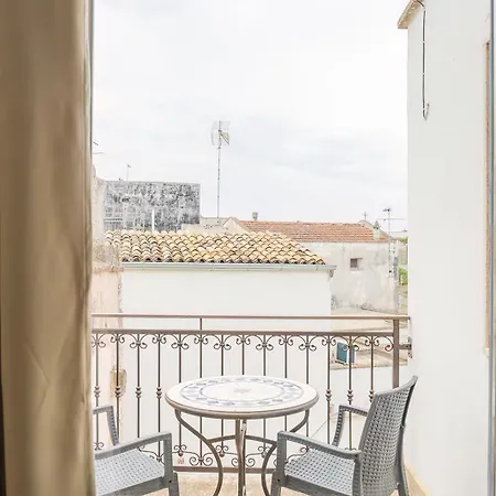 Historia- Dimore Vico Ghezzi * Carpignano Salentino