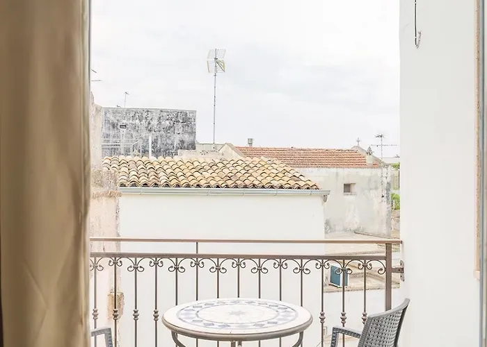 Historia- Dimore Vico Ghezzi * Carpignano Salentino